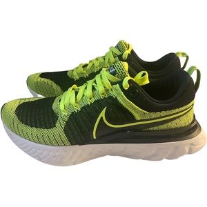NEW Nike React Infinity Run Flyknit 2 Mens Sz 10.5 Volt Green Black CT2357-700.